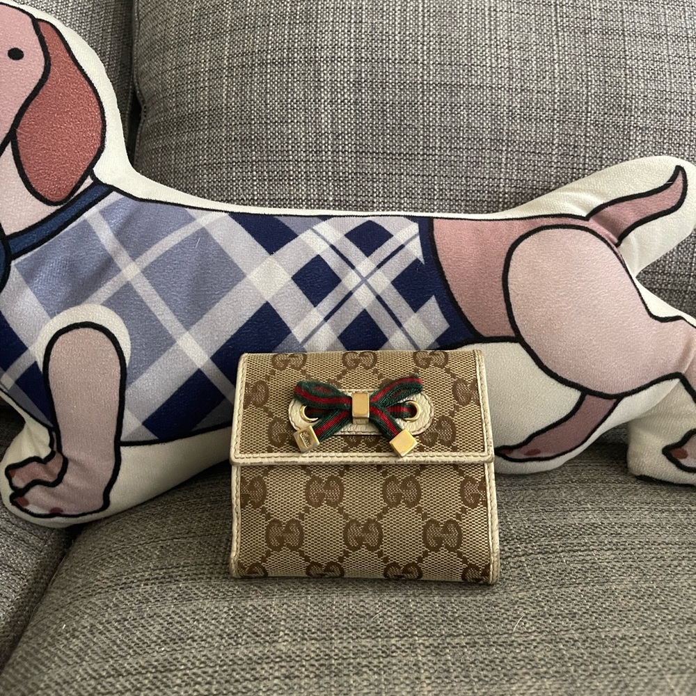Gucci monogram wallet with ribbon